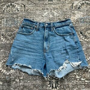 Abercrombie Curve Love 4” Mom Shorts